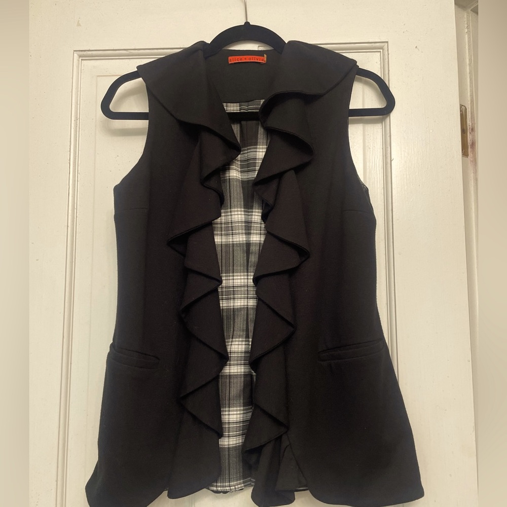 Alice + Olivia vest with ruffled collar and two pockets